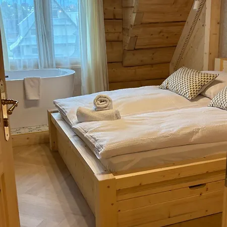 Madejowka - Z Widokiem Na Gory I Wanna Z Jacuzzi